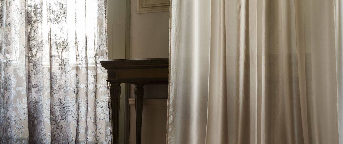 Massvorhang von Designer Fischbacher 1819 beige mit Blumenmuster