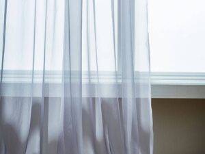 Feiner Tagesvorhang VELATO Pastellblau edler Fall