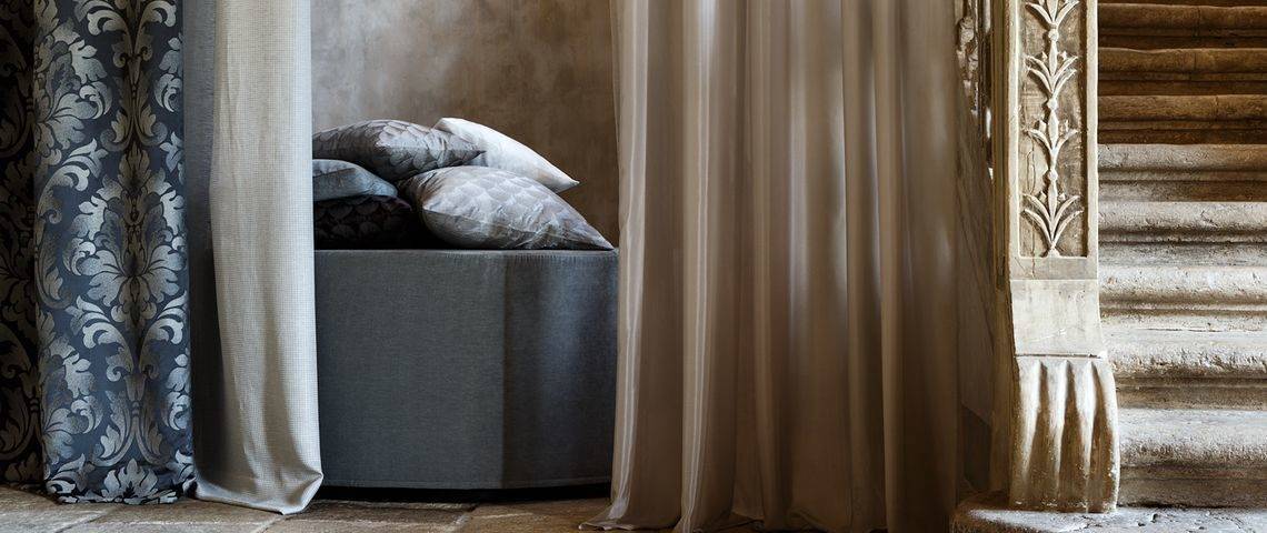 Vorhänge auf Mass: Luxus Vorhänge massgeschneidert mit Muster und Uni