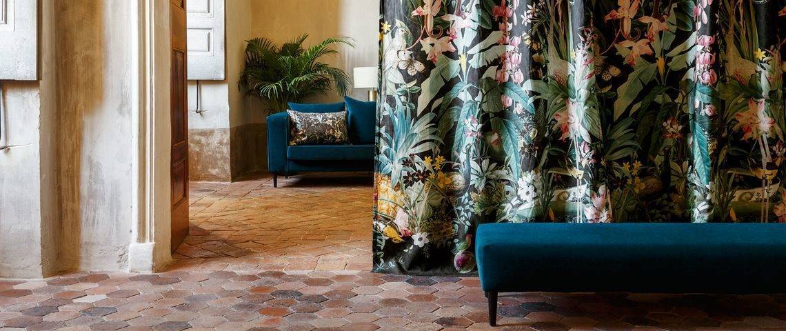 Vorhang Ideen: Vorhang als edle Dekoration kunstvolles Blumenmuster