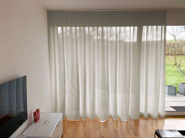 Transparenter Tagvorhang OPTIMA nach Mass cremeweiss