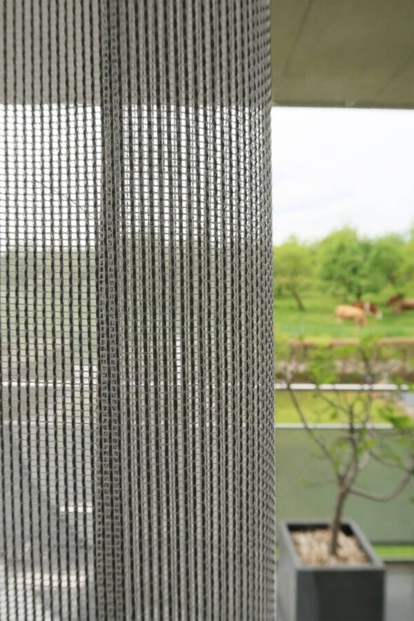 Tagesvorhang REPEAT Abschluss rechts Schwarz-Weiss [0033]