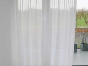 Tagesvorhang AMIRA Fischbacher 1819 geschlossener Vorhang Weiss [600]