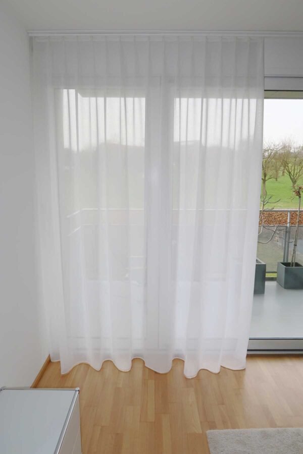 Tagesvorhang AMIRA Fischbacher 1819 geschlossener Vorhang Weiss [600]