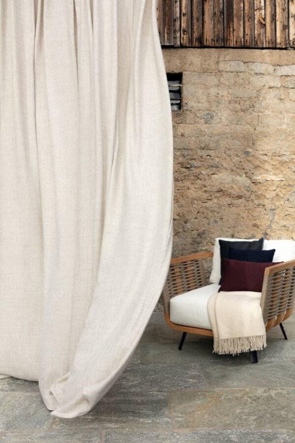 ALBULA von CF offener Vorhang