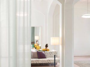 LEXICON von FR-One nach Mass geschlossener Vorhang Seitenansicht