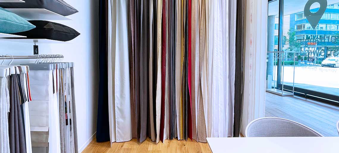 Vorhangmanufaktur Showroom Baar: Grosse Vorhang-Stoffmuster